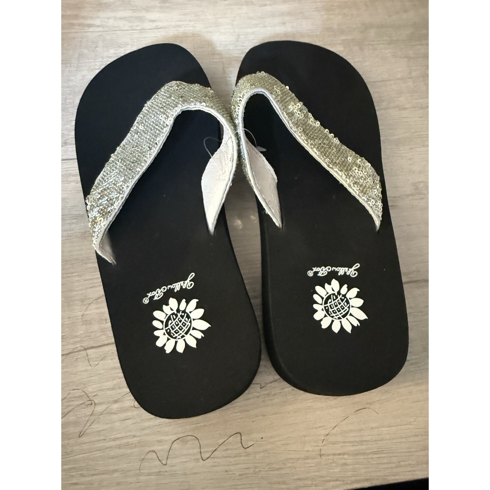 NEW Yellow Box Yellowbox Chamomile Flip Flops Size 7.5  Silver Sequins - Picture 4 of 7
